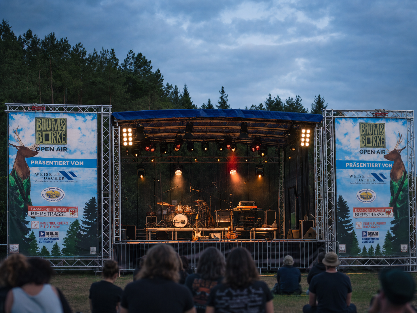 05_Buehnenbanner_Baum_und_Borke_Open_Air